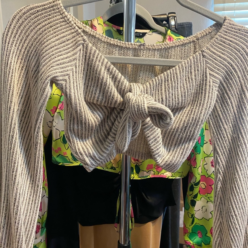 Windsor, size S, cream beige/gray striped crop top